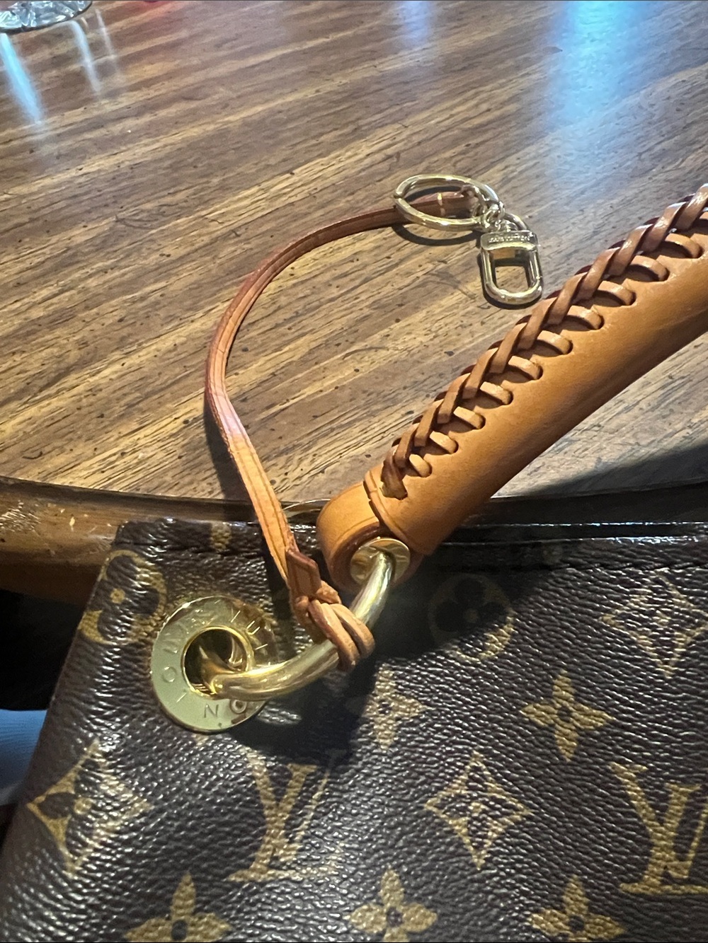 EUC Louis Vuitton Artsy - Picture 12 of 16
